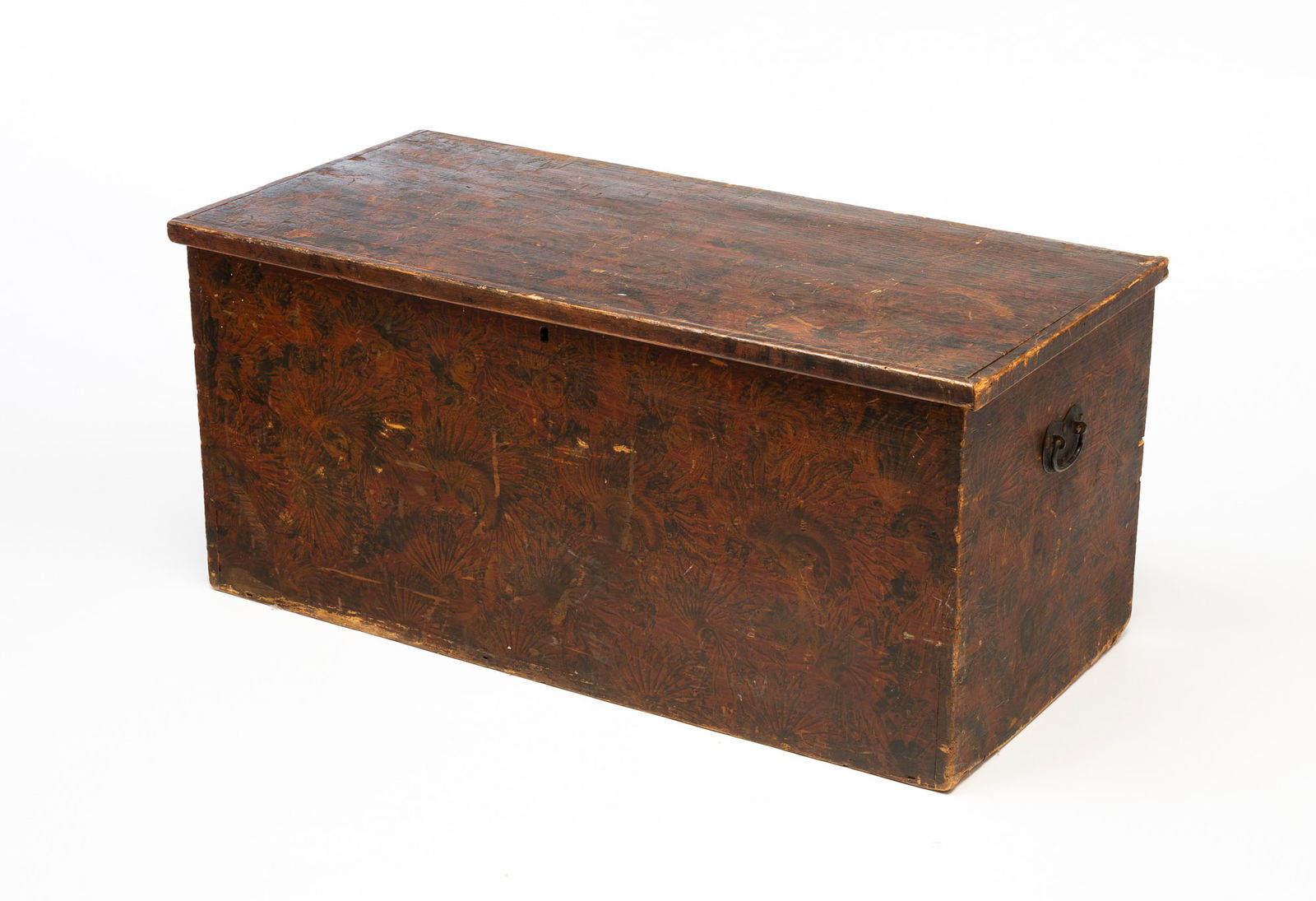 PUTTY-ROLLED PAINT DECORATED NEW ENGLAND SIX-BOARD BLANKET BOX. (1 of 4)