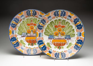 PAIR OF DELFT SHALLOW BOWLS WITH POLYCHROME DECORATION.