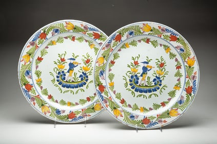 PAIR OF DELFT CHARGERS WITH POLYCHROME DECORATION.