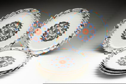 FIVE DELFT PLATES WITH POLYCHROME DECORATION.