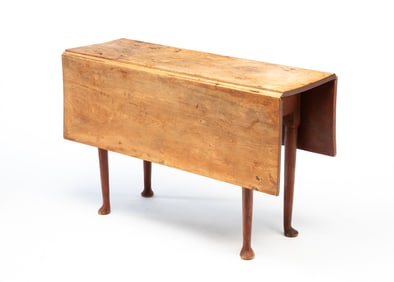 NEW ENGLAND QUEEN ANNE DROP LEAF TABLE.