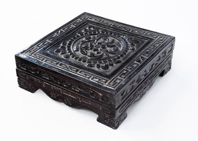 CHINESE BLUE AND WHITE CANTON PORCELAIN CONDIMENT SET IN LACQUER BOX.