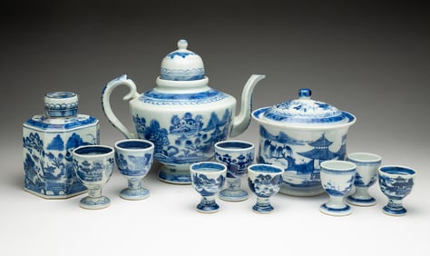 GROUP OF ELEVEN BLUE AND WHITE CANTON PORCELAIN ITEMS.