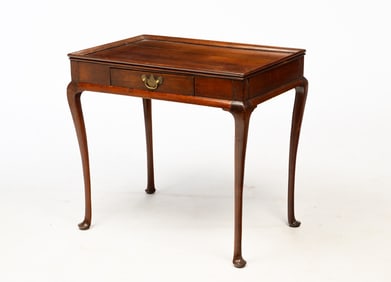 AMERICAN QUEEN ANNE MAHOGANY TRAY TOP TEA TABLE.