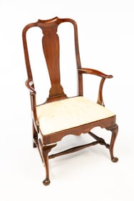 MASSACHUSETTS QUEEN ANNE MAHOGANY ARMCHAIR.