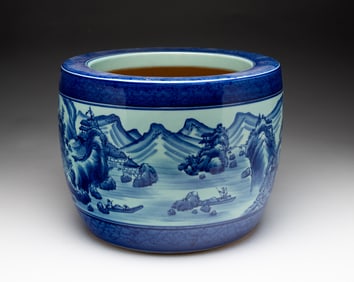 CHINESE BLUE AND WHITE PORCELAIN PLANTER.