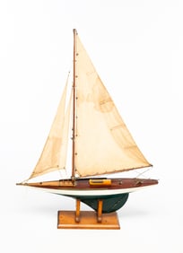 AMERICAN WOOD POND SAILER MODEL BOAT.
