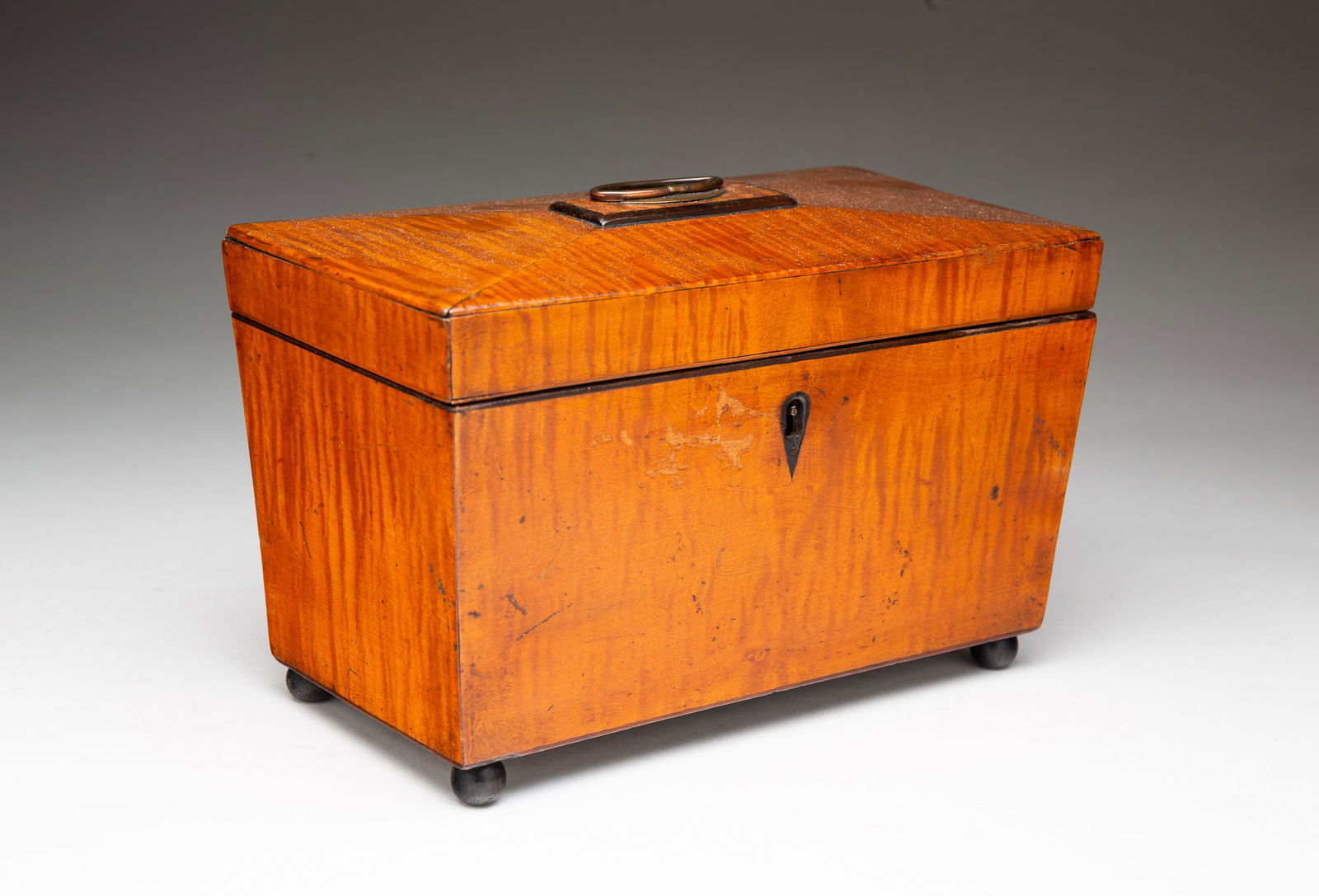 ALEXANDER MITCHELL FEDERAL TIGER MAPLE SARCOPHAGUS TEA CADDY. (1 of 6)
