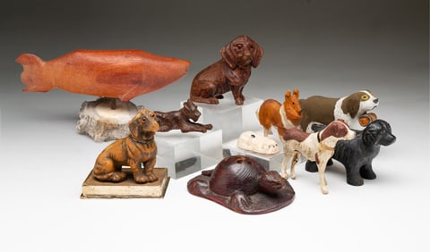 TEN FOLKSY ANIMAL CARVINGS.