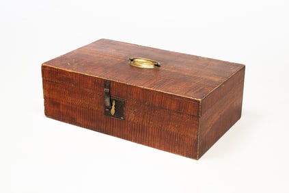 AMERICAN GRAIN-PAINTED DOCUMENT BOX.
