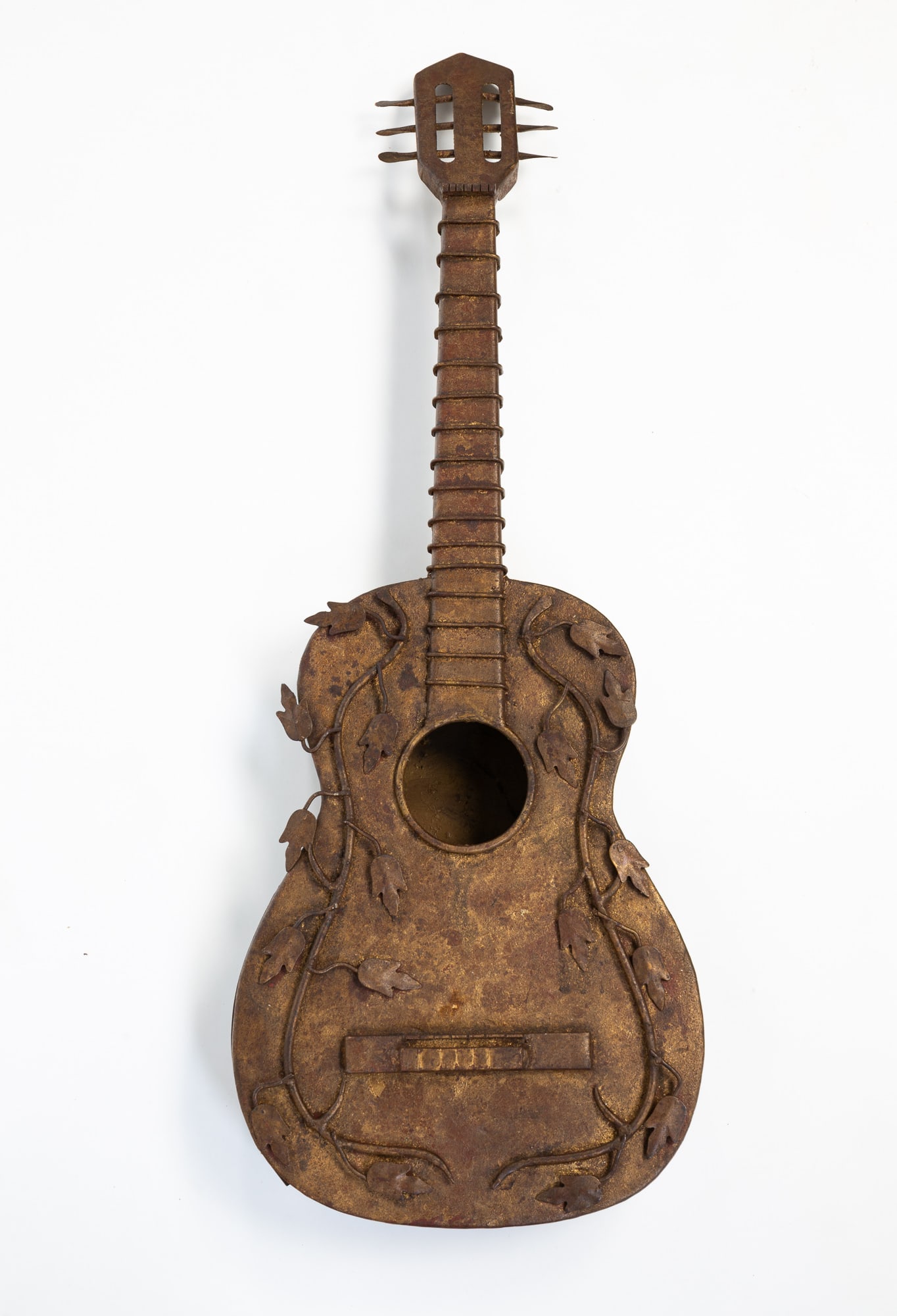 AMERICAN FOLKSY IVY-DECORATED METAL GUITAR TRADE SIGN. (1 of 5)