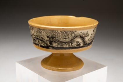 YELLOWWARE MASTER SALT WITH BLACK MOCHA SEAWEED DECORATION.