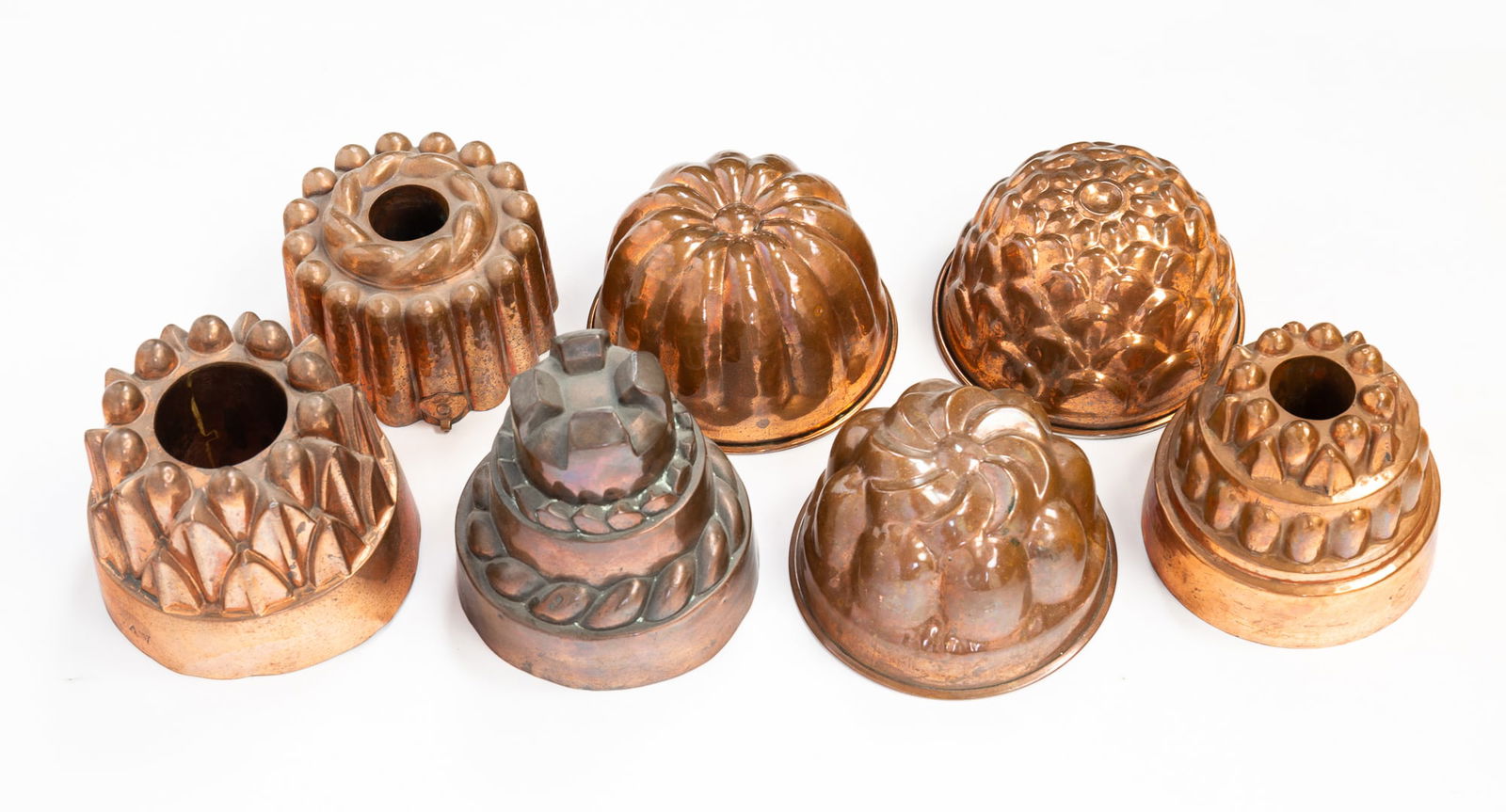 SEVEN EUROPEAN COPPER FOOD MOLDS. (1 of 4)