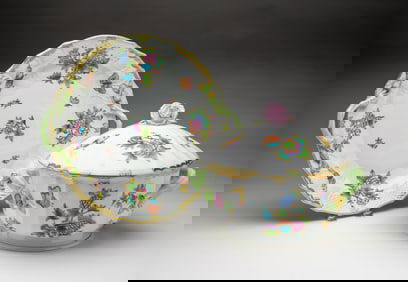 HEREND QUEEN VICTORIA PORCELAIN SERVING DISHES.