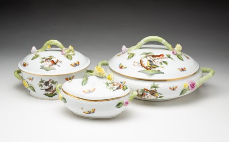 THREE HEREND ROTHSCHILD BIRD PORCELAIN COVERED SERVING DISHES.
