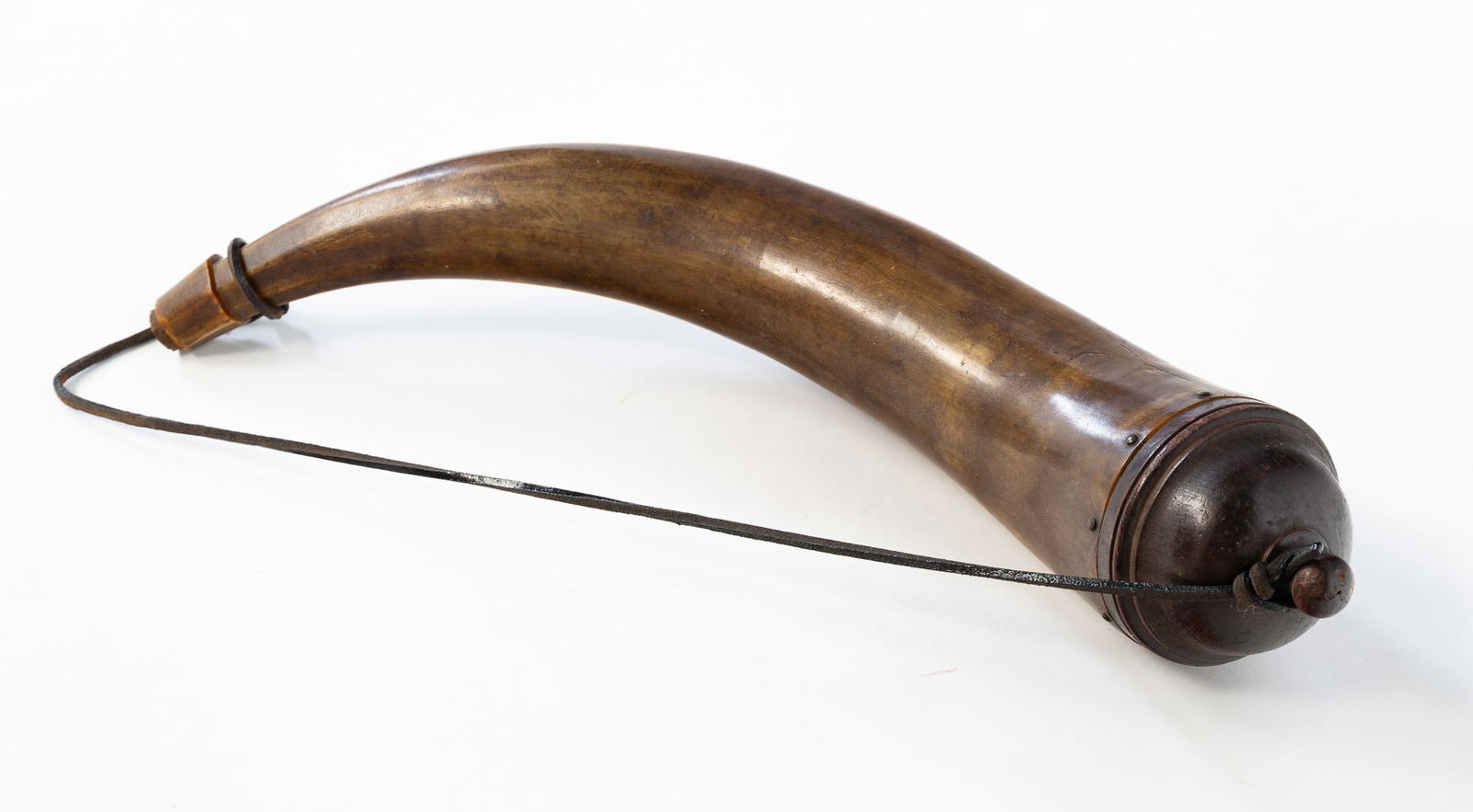 AMERICAN STEER LARGE POWDER HORN.: First half 19th Century. Nicely turned dome shaped cap and panel, carved neck and nozzle. 16"l.Provenance: From the Lifetime Collection of the late Ken Hanna (Chester, New Jersey).