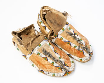 PAIR OF SOUTHERN PLAINS BEADED HIDE MOCCASINS.