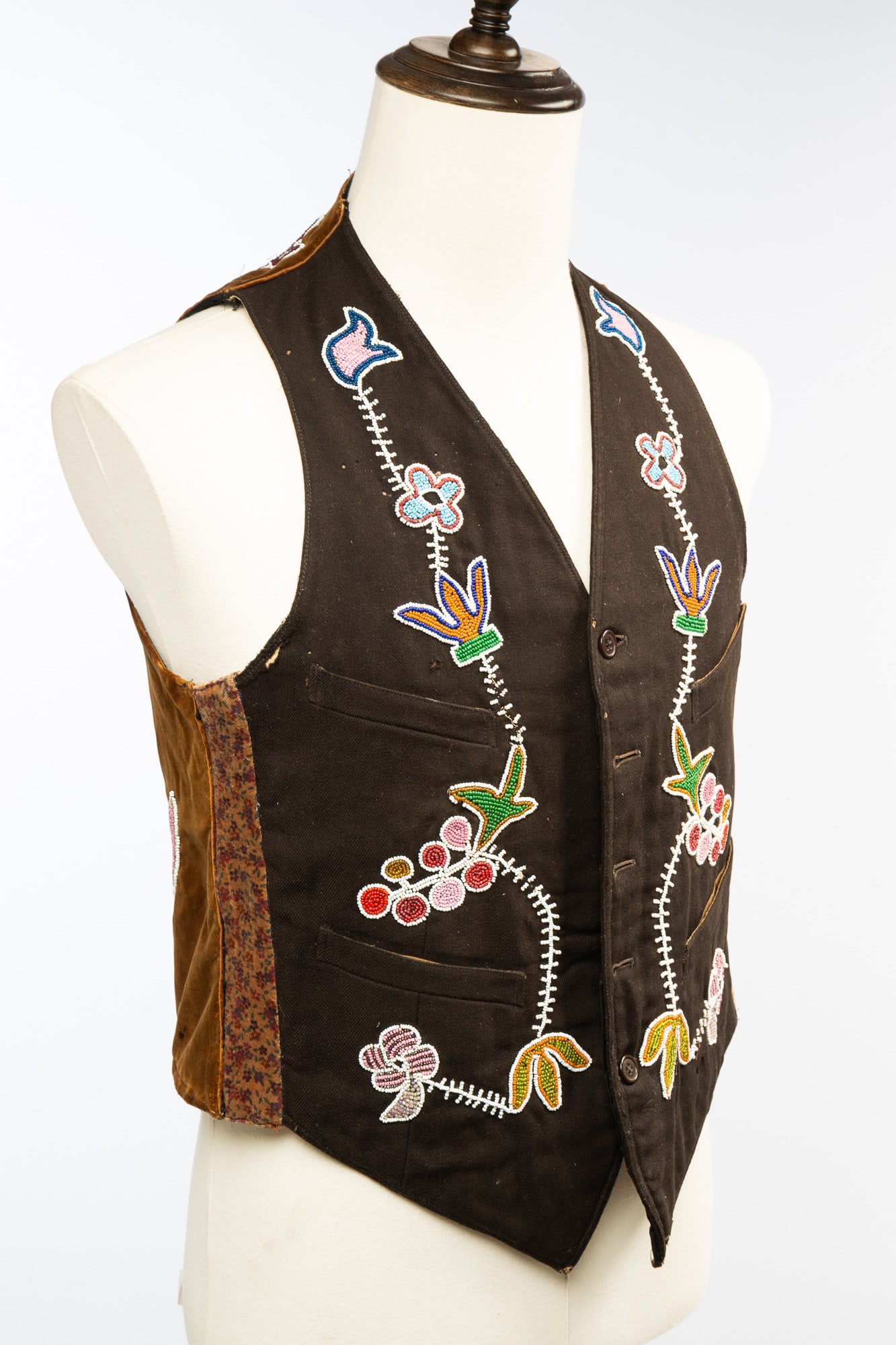 NATIVE AMERICAN (CHIPPEWA) BEADED WOOL AND VELVET MEN'S VEST. (1 of 7)