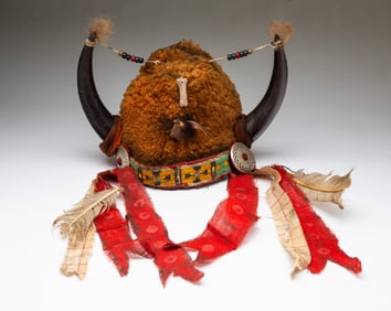 BUFFALO HORN WAR BONNET OR HEADDRESS.