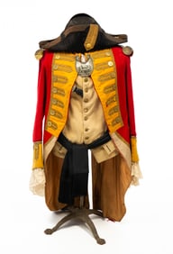 BRITISH FRENCH AND INDIAN WAR 18TH CENTURY-STYLE RED COAT COSTUME ON MANNEQUIN.