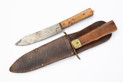 TWO AMERICAN CIVIL WAR ERA FIXED BLADE WOOD HANDLED KNIVES.