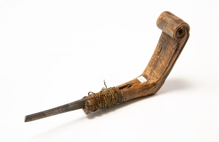 CANADIAN NATIVE AMERICAN CROOKED KNIFE CARVED WITH ANCHOR AND HEART.