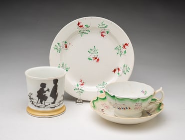 FOUR ENGLISH PORCELAIN ITEMS.