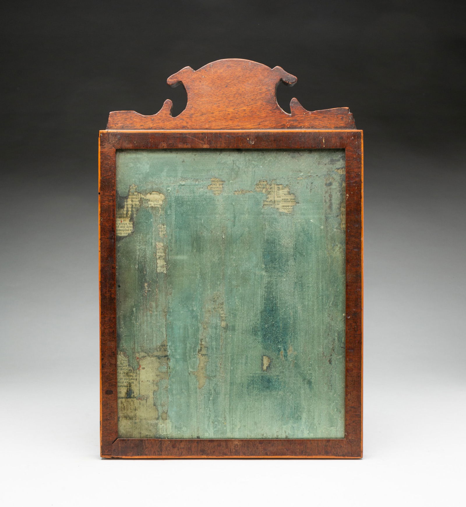 DIMINUTIVE AMERICAN QUEEN ANNE MAHOGANY AND STRING-INLAID MIRROR. (1 of 8)