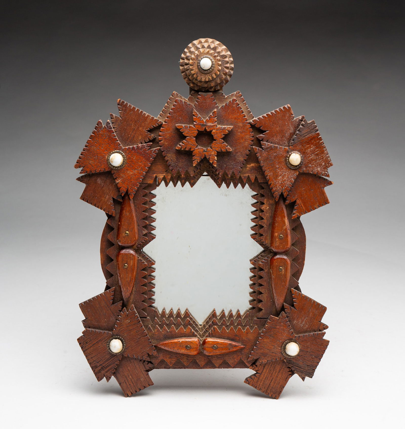 AMERICAN TRAMP ART PICTURE FRAME WITH MIRROR. (1 of 4)