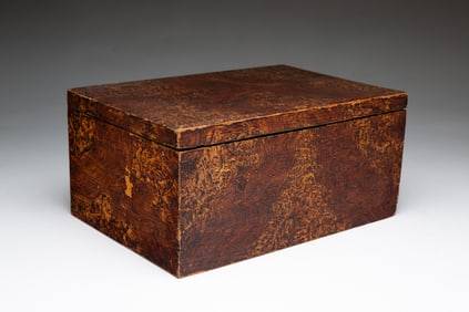 AMERICAN PAINT-DECORATED PINE LIDDED BOX.