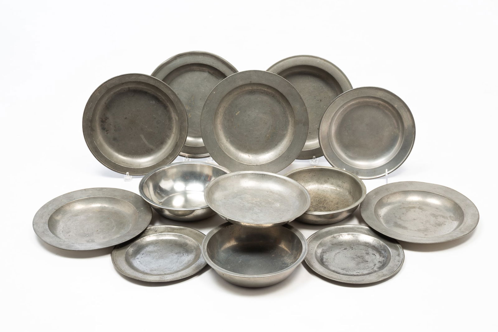 THIRTEEN PEWTER PLATES, BASINS, AND SHALLOW BOWLS. (1 of 7)