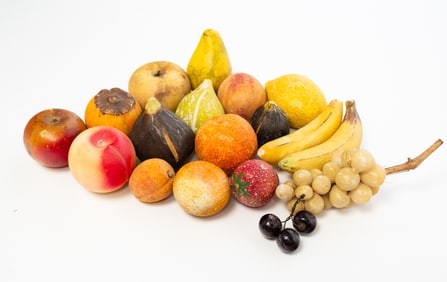 EIGHTEEN PIECES OF STONE FRUIT.