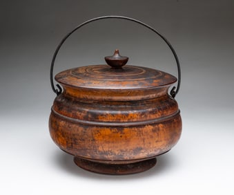 LARGE OHIO MAPLE PEASEWARE LIDDED JAR.