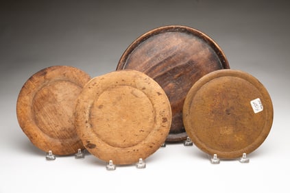 FOUR AMERICAN TREENWARE PLATES.
