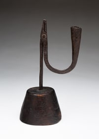 AMERICAN WROUGHT IRON AND WOOD TABLETOP RUSH LIGHT CANDLEHOLDER.