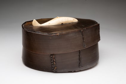 AMERICAN LACED BALEEN, BONE, AND WOOD SAILOR'S DITTY BOX WITH WHALE.