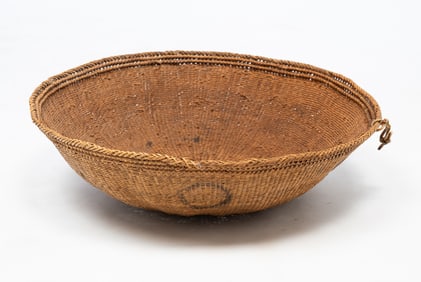 LARGE YANOMAMI BOWL BASKET DECORATED WITH BLACK DOTS.