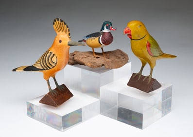 THREE AMERICAN FOLK ART CARVED AND PAINTED BIRDS, INCL. WILLIAM REINBOLD (1926-2018).