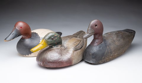 THREE AMERICAN PAINTED DUCK DECOYS, INCL. MOLDED FIBERBOARD MALLARD DRAKE.