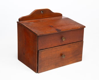 AMERICAN PINE HANGING WALL BOX.