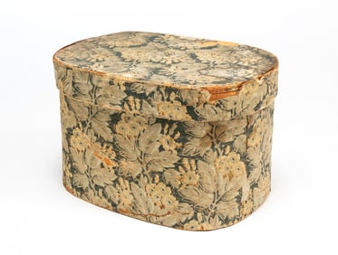 LABELED HANNAH DAVIS (AMERICAN, 1784-1863) WALLPAPER BAND BOX.