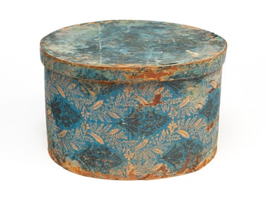 LARGE AMERICAN WALLPAPER-DECORATED BENTWOOD BAND BOX IN THE STYLE OF HANNAH DAVIS.