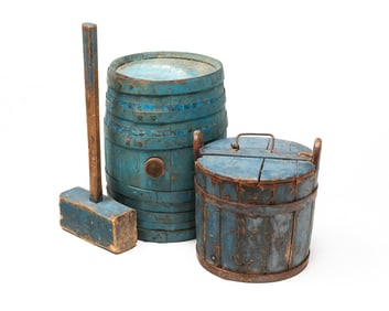 THREE AMERICAN BLUE-PAINTED HOUSEHOLD ITEMS, INCL. GREASE BUCKET.