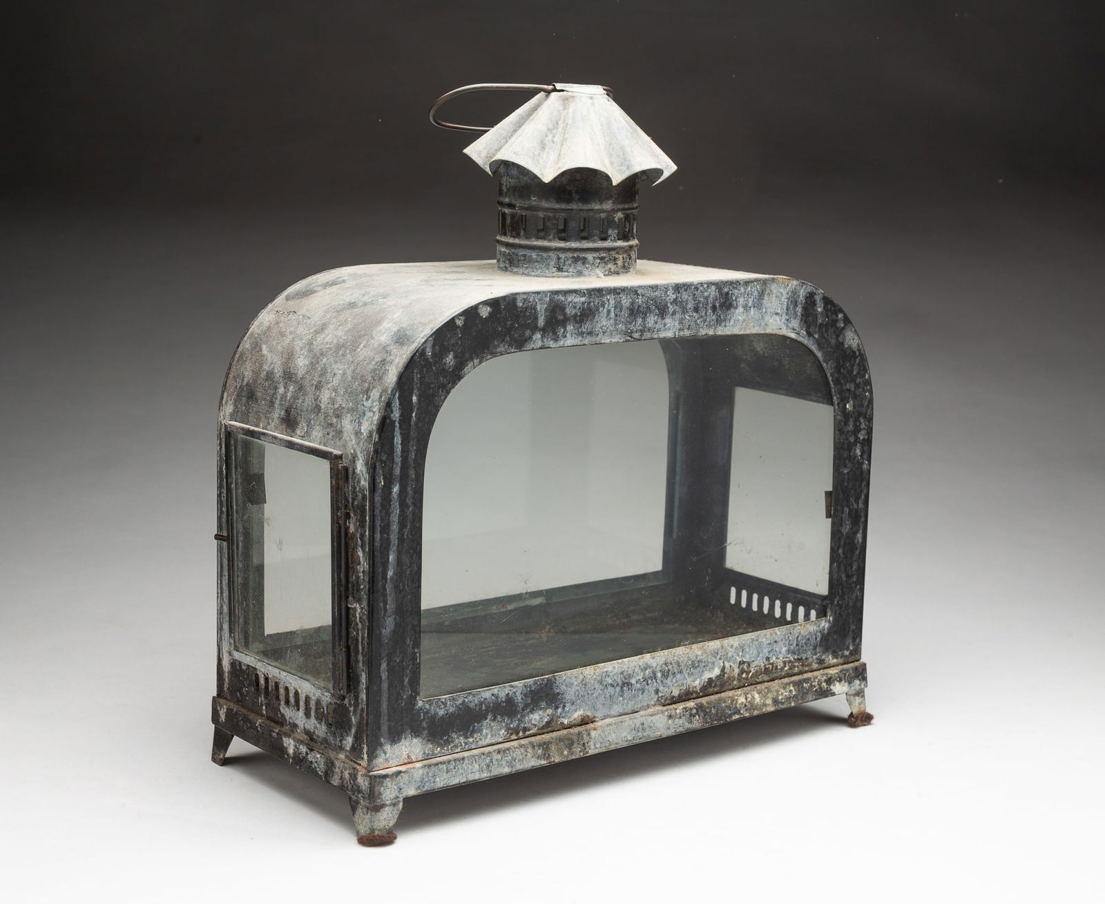 EUROPEAN BLACK TOLE CANDLE LANTERN. (1 of 5)