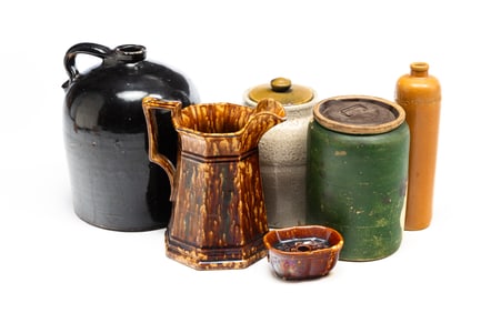 GROUP OF SIX STONEWARE ITEMS, INCL. ROCKINGHAM SOAP DISH.