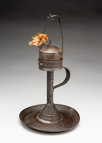 AMERICAN TIN OIL LAMP WITH TIDY.