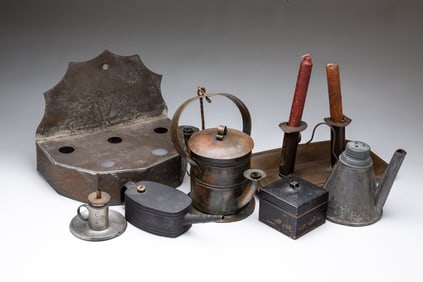 GROUP OF AMERICAN TINWARE, INCL. FLUID LAMPS.