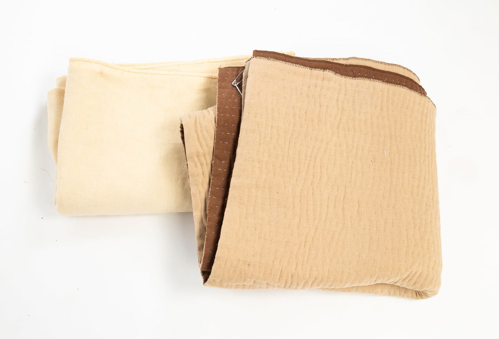 THREE AMERICAN HOMESPUN WOOL BLANKETS. (1 of 6)