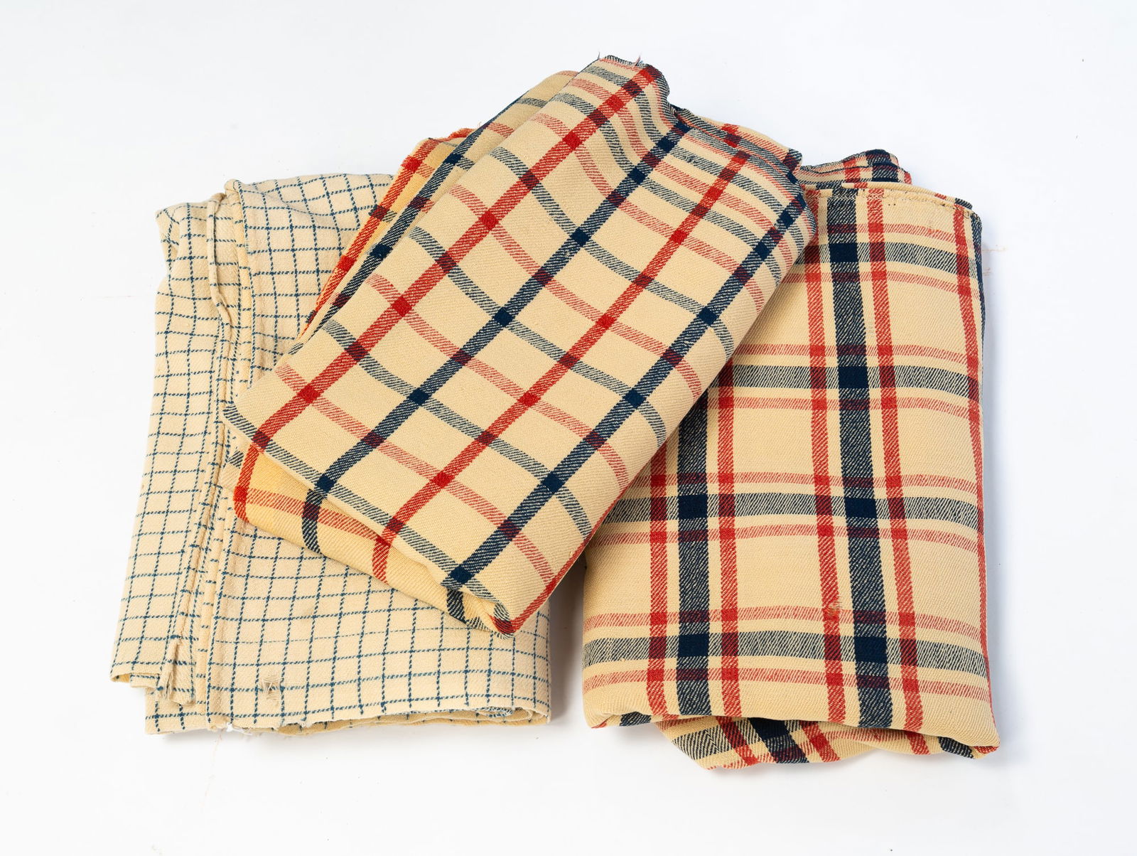 TWO AMERICAN BLUE AND RED PLAID HOMESPUN BLANKETS. (1 of 7)