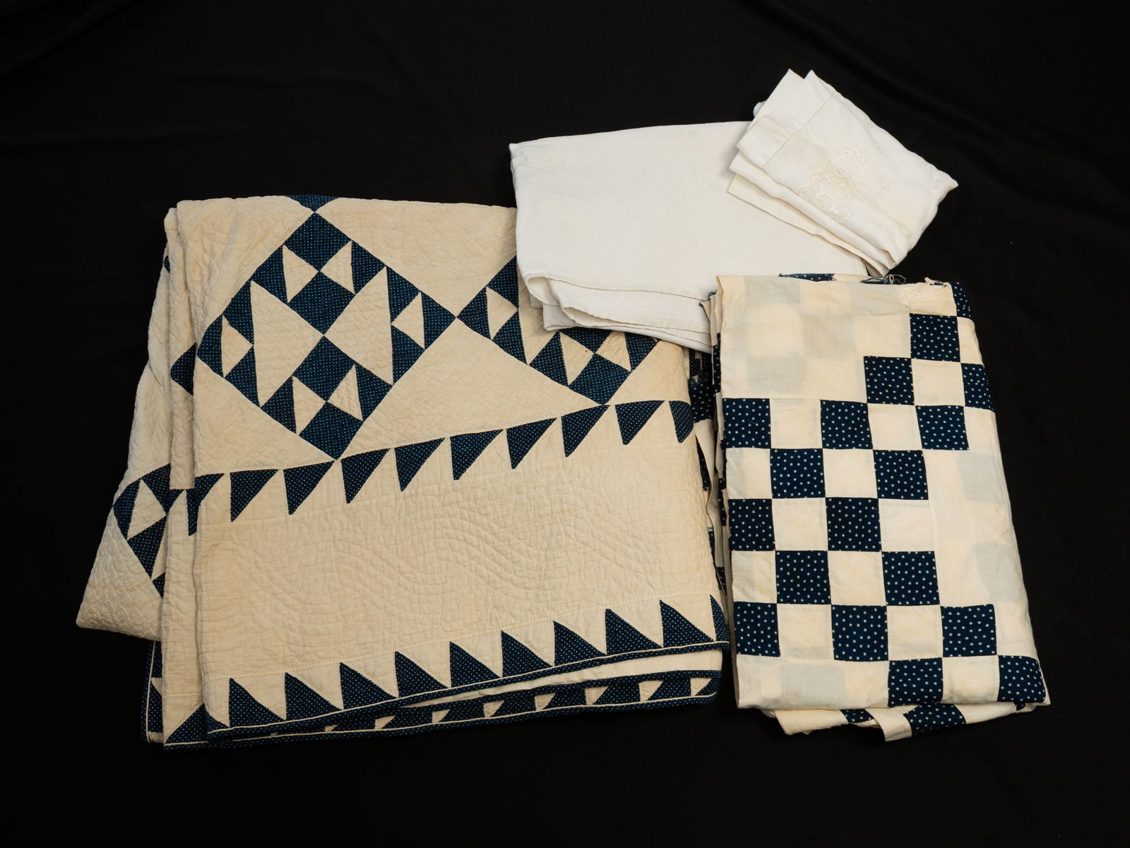 AMERICAN HAND-SEWN QUILT AND THREE MORE TEXTILES. (1 of 13)